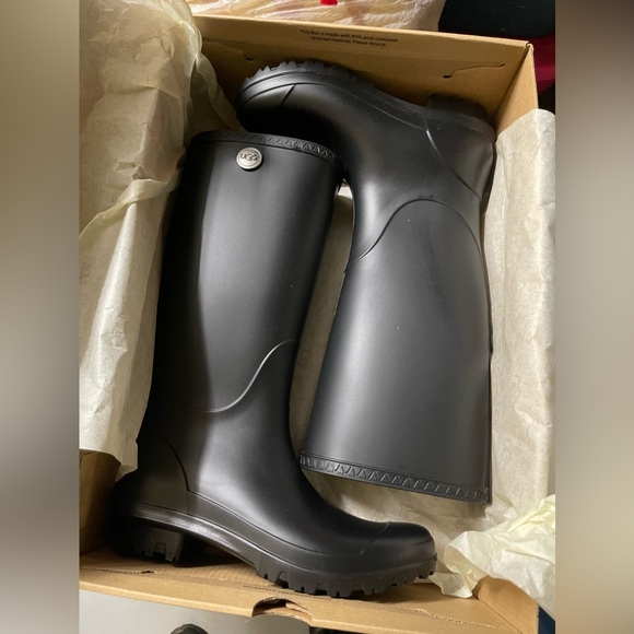 UGG Rain Boots - Picture 3 of 6
